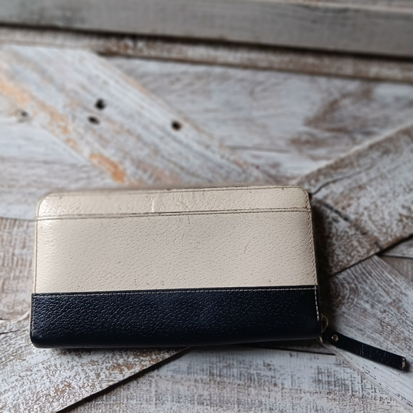 Kate Spade  Cream & Black Leather Logo Wallet⚘️Closet Clean Out Of Older Bags. - Picture 3 of 14